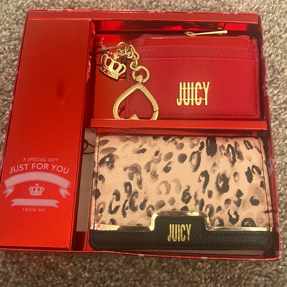 Juicy Couture Handbags - ‼️LAST ONE‼️🎄‼️Juicy Couture 2 piece wallet set‼️